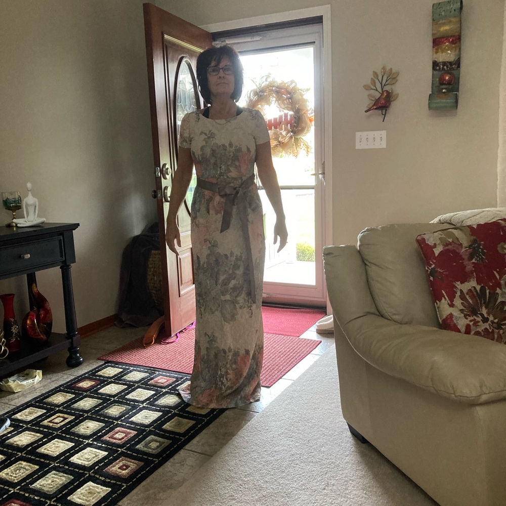 Dress - Picture 2 of 10